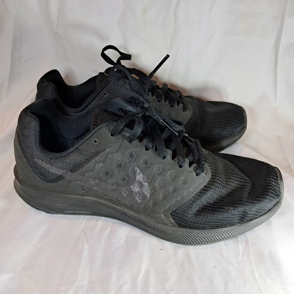 Nike Downshifter 7 Triple Black 852433-004 Women Sneakers Size 7 Running Trainer - Picture 2 of 9